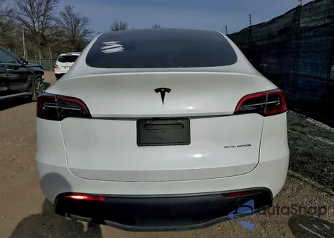 2025 Tesla Model Y from USA, damaged, VIN 7SAYGAEEXSF226126